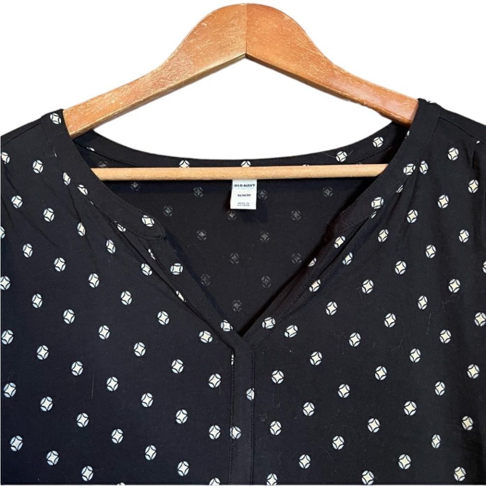 3 for $30! Old navy patterned blouse - Picture 2 of 10